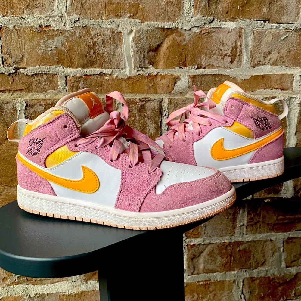 Nike Air Jordan 1 Mid SE (Arctic Pink)
